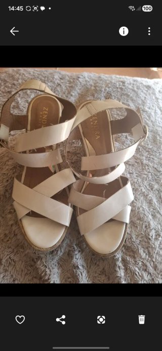 Sandalias ZENDRA cuña 40 blancas de charol.Divinas