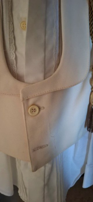 Chaqueta de comunión azul marino con camisa blanca
