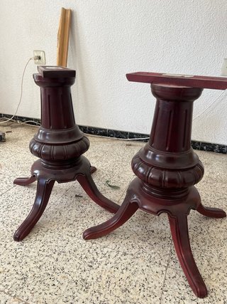 Pareja de Pedestales de Madera Oscura Mazica