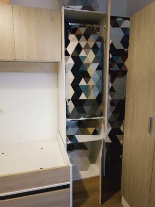 Dormitorio juvenil color roble y blanco