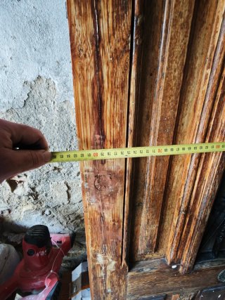 Puerta exterior madera con reja