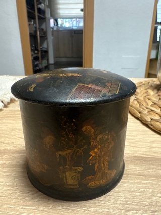 Cajita antigua japonesa con dibujo
