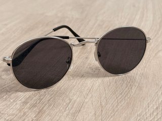 Gafas de sol plateadas