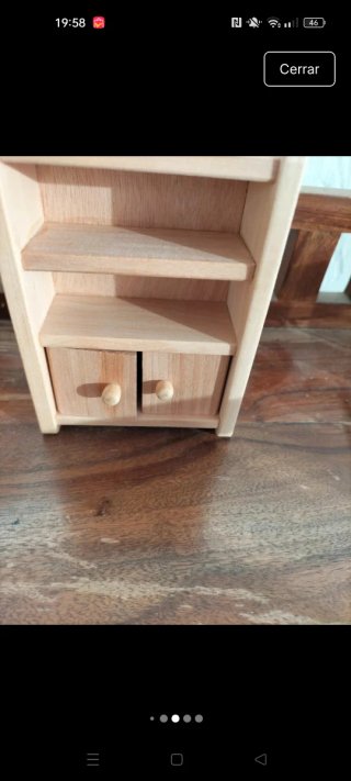 Muebles de madera para casa de muñecas