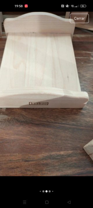 Muebles de madera para casa de muñecas