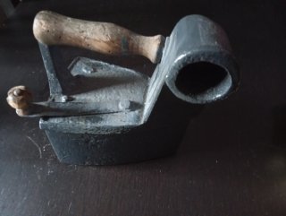 Plancha de carbón antigua. Coleccionistas