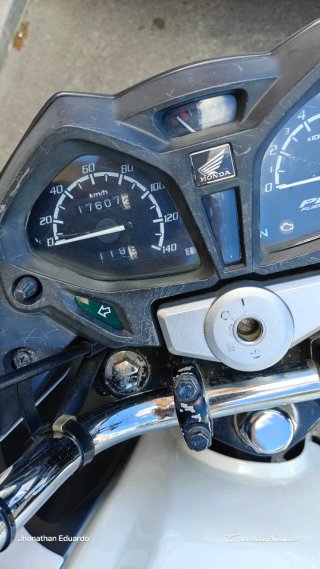 Motocicleta honda cb 125 f