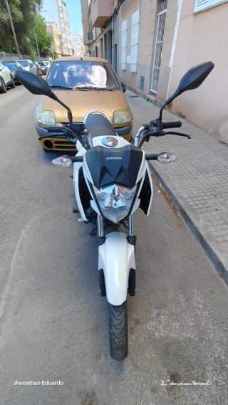 Motocicleta honda cb 125 f