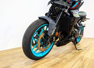 YAMAHA MT 09  35kW (modelo actual) 70kW 2023