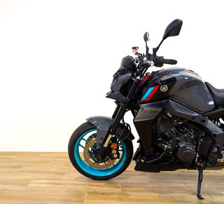 YAMAHA MT 09  35kW (modelo actual) 70kW 2023
