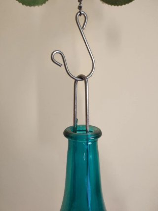 Portavelas colgante de cristal y metal