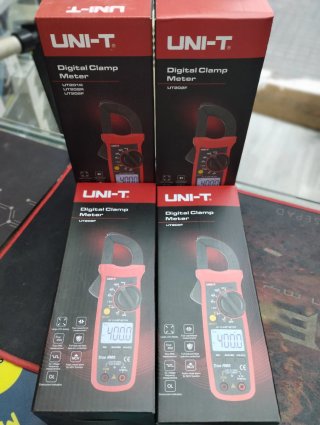 UNI-T Digital Clamp Meter UT202F