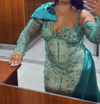 Vestido boda gitana verde con pedrería