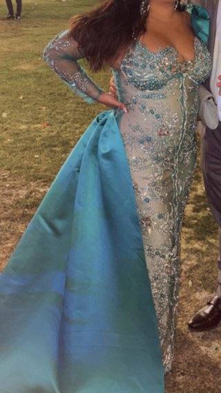 Vestido boda gitana verde con pedrería
