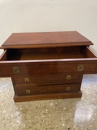 Mesita de noche de madera