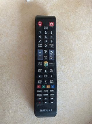 Televisión Samsung 75x45cm