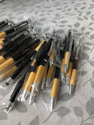 37 Bolígrafos de bambú y metal