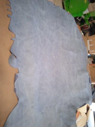 Piel Genuine color azul cielo Curtido Vegetal.18€.