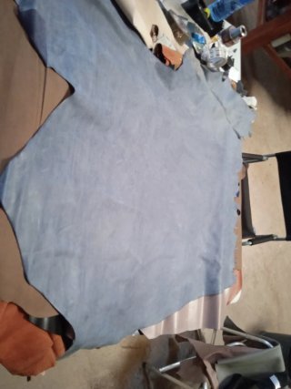 Piel Genuine color azul cielo Curtido Vegetal.18€.