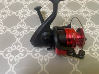 Carrete de pesca XOMO rojo