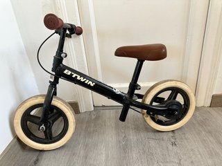 Bicicleta sin pedales B'TWIN negra