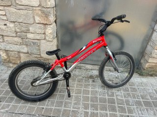 Bici Monty de Salto Roja