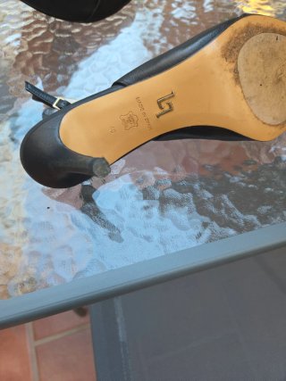 Preciosos zapatos de tacón negros Latouche