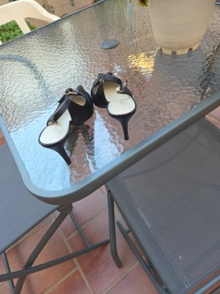 Preciosos zapatos de tacón negros Latouche