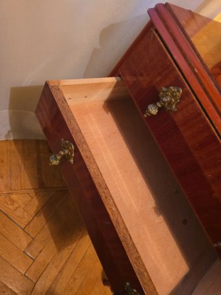 Mesilla vintage madera con detalles dorados