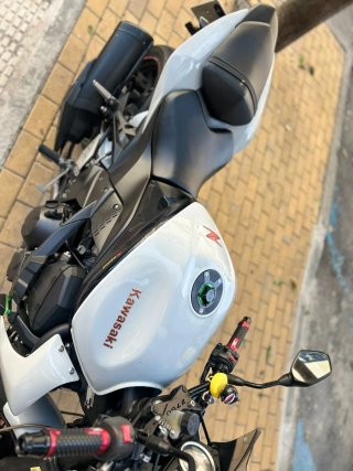 Kawasaki Z750 Blanca