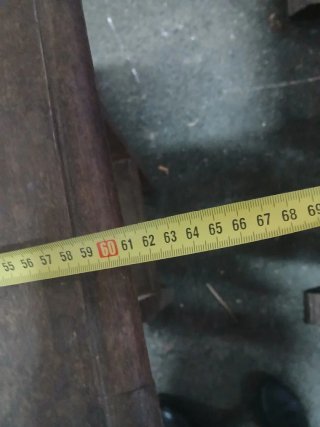 Mesa auxiliar antigua de madera