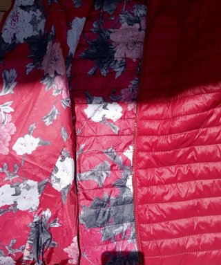 CHAQUETÓN PLUMA ACOLCHADO COLOR ROJO. TALLA 56.