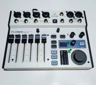 Nueva.  BEHRINGER FLOW 8  Mesa de Mezclas Digital