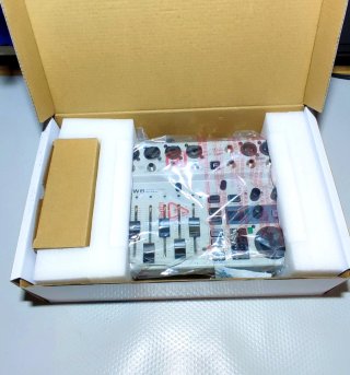 Nueva.  BEHRINGER FLOW 8  Mesa de Mezclas Digital