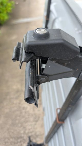 Cofre de techo Mitsubishi