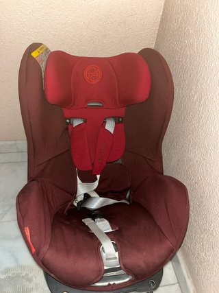 Silla de coche Cybex color burdeos