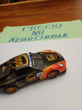 Scalextric Porsche 911 GT3 UPS con luces 1.32