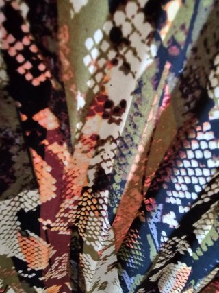 Falda plisada estampado serpiente