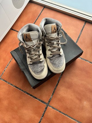 Air Jordan 1 Mid Velvet Edición Limitada