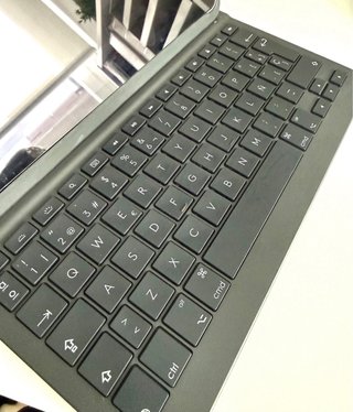 Funda con teclado Logitech Slim Folio Pro 11
