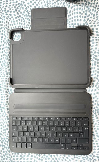 Funda con teclado Logitech Slim Folio Pro 11