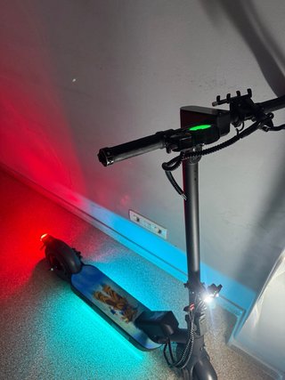 Patinete Eléctrico modificado con chapa de la DGT