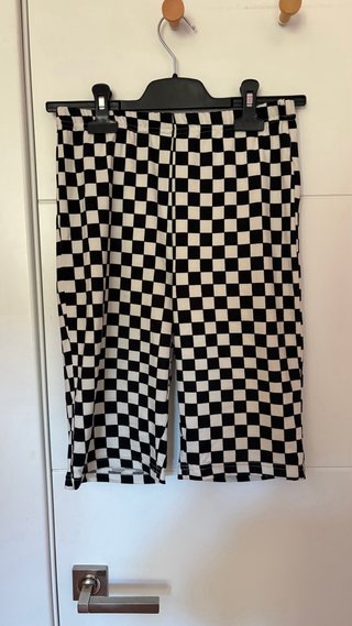 Pantaloni corti da ciclista a quadri bianco e nero