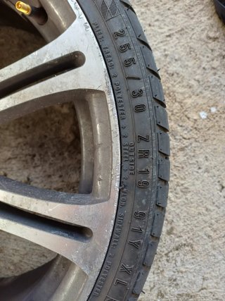 Llanta y neumático 255/30 ZR19