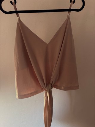 Top con spalline satinate nude beige