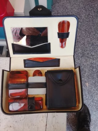 Elegante trousse da viaggio per gentiluomo Nero e Rosso