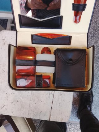 Elegante trousse da viaggio per gentiluomo Nero e Rosso