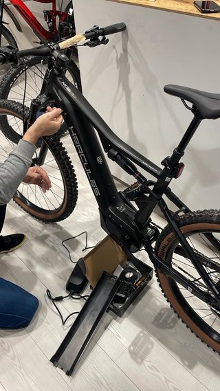Bicicleta Eléctrica Hercules Negra