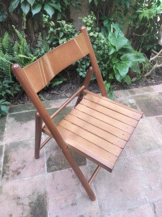 Silla plegable de madera