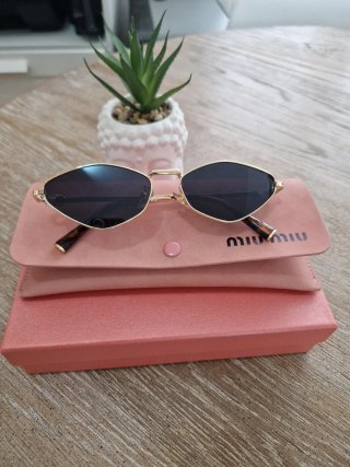 Occhiali da sole Miu Miu oro e nero